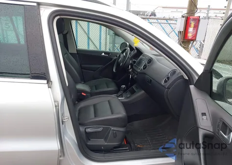 2017 Volkswagen Tiguan 2.0T Wolfsburg Edition из США, поврежденный, VIN WVGRV7AX8HW506421